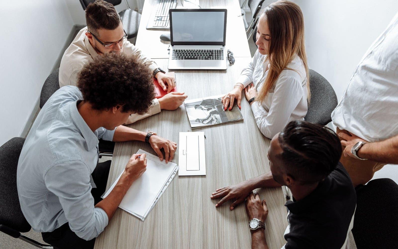 Axis Network: networking de emprendedores y empresarios en Madrid. Mesas privadas, eventos y comunidad